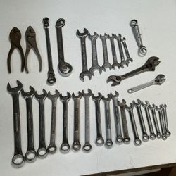 Various Wrenches ~ Craftsman, Thorsen, Mercedes Benz, All Trade, and more. 