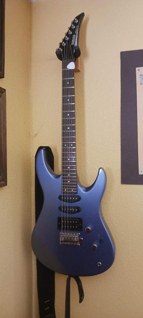 YAMAHA RGX112 SUPER STRAT ELECTRIC GUITAR - LATE 1980's to EARLY 1990's