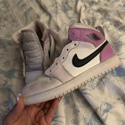 Girls Jordan’s 1Y