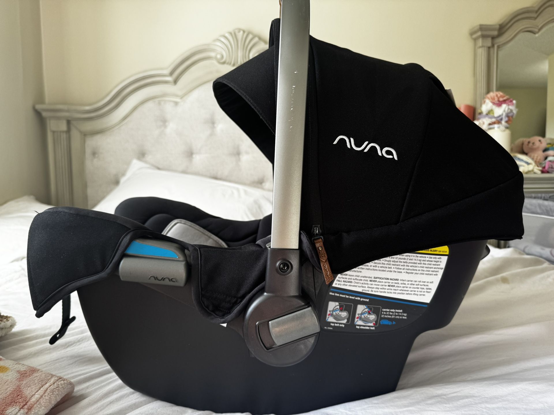 NUNA car seat With Base 