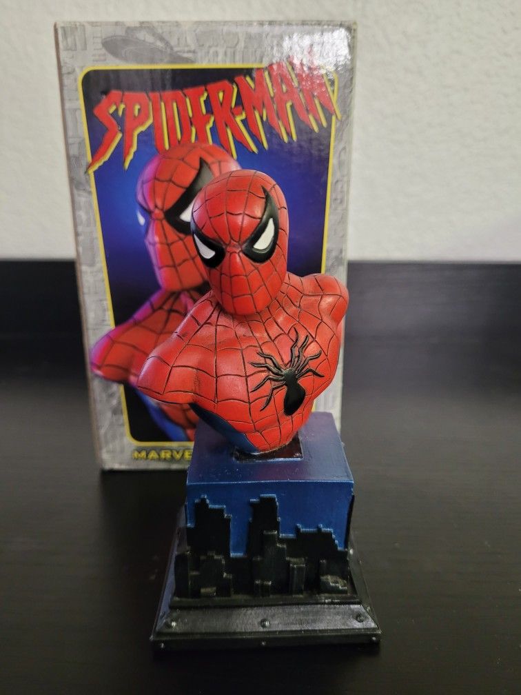 Amazing Spider-man Bust With Box