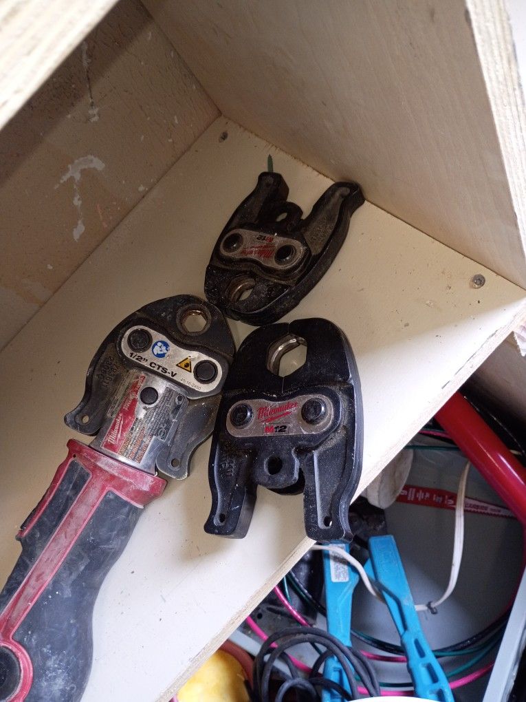 Progress Milwaukee ½ ¾ 1inch 12 Volts With Batteries And Charger 1500