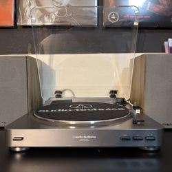 Audio-Technica Stereo Turntable With BESTISAN SR02 Powered Bookshelf Speakers (Excellent Condition)