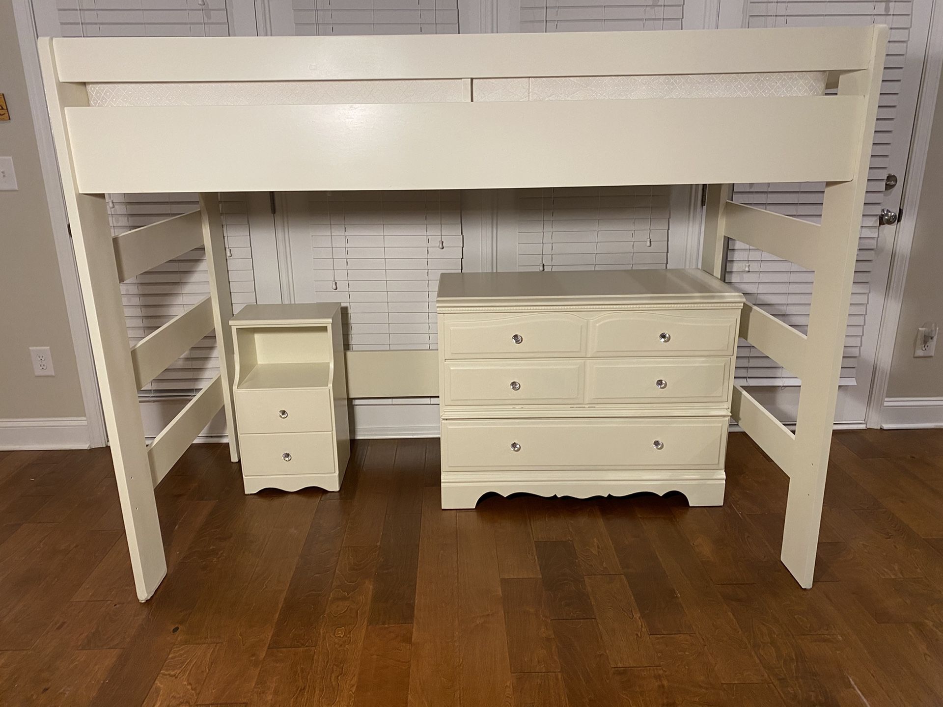 Twin Bedroom Set/Side table sold.