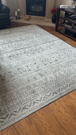 8 by 11  area Rug. Top Quality