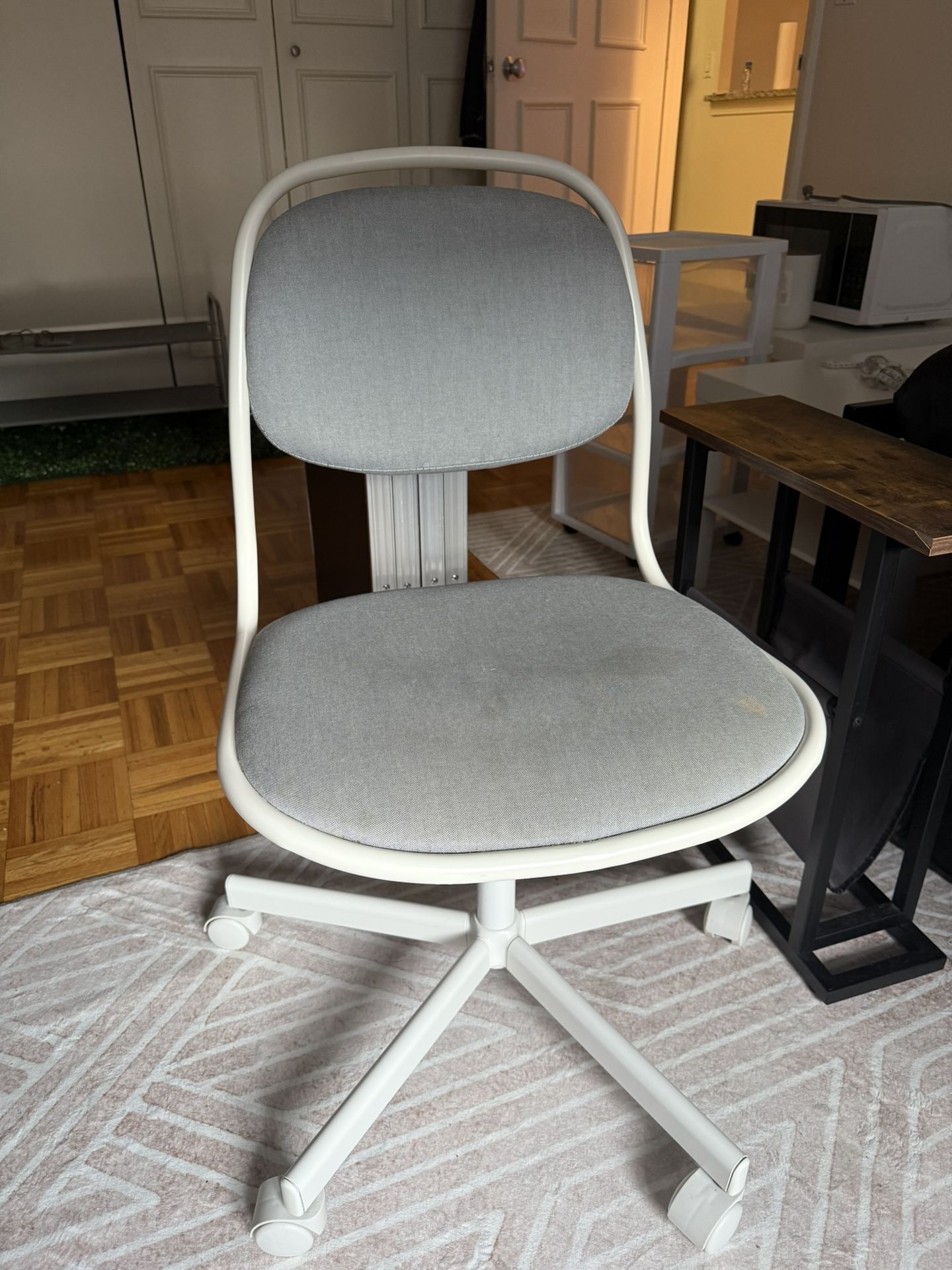 IKEA Swivel Office Chair – White & Gray – Great Condition – $40 – Brookline Pickup