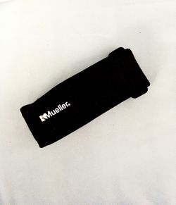 Mueller Tennis Elbow Support w/Gel Pad w/adj strap. ONE SIZE FITS MOST. Unisex.