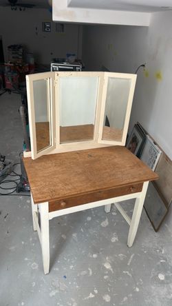Vanity desk