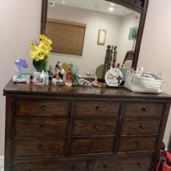 Queen Bedroom Set - Moving Sale 