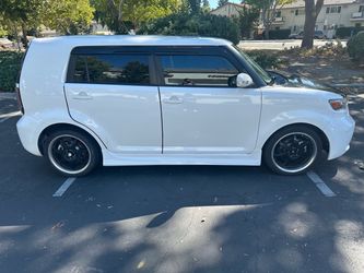 Scion xB White Hatchback