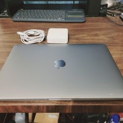MacBook Pro Laptop 17