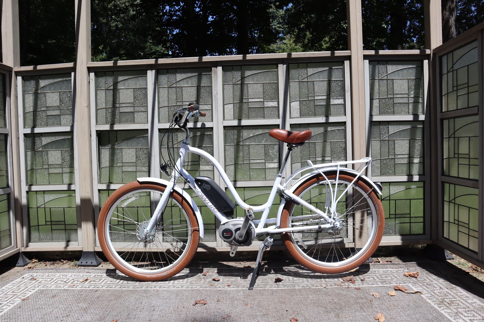Electra E Bike Townie Go 8i Bosch Step Thru Trek Ladies White Electric