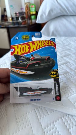 BRAND NEW 2026 Hot Wheels 1966 Black Bat Boat Batman Series 3/5 Mainline 107/250