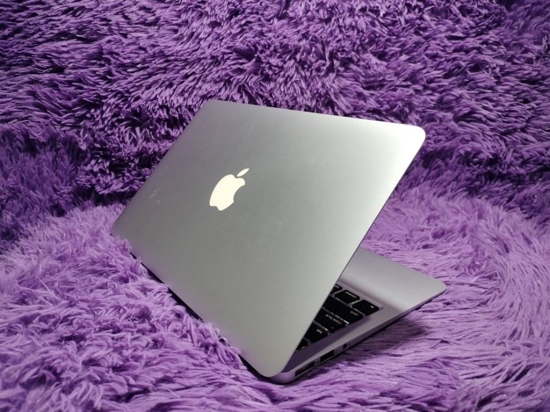 Apple MacBook Air 13” I5/8GB/256GB SSD $180