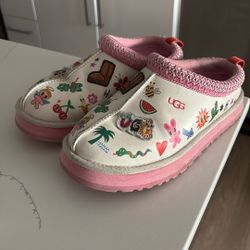 Karol G Uggs 