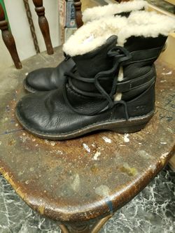 Black leather UGG'S boots like new condition
