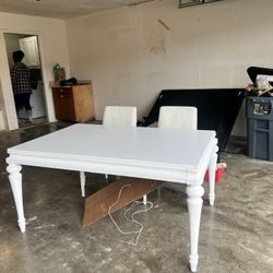Nice Vintage Firm Table With 4 Chairs
