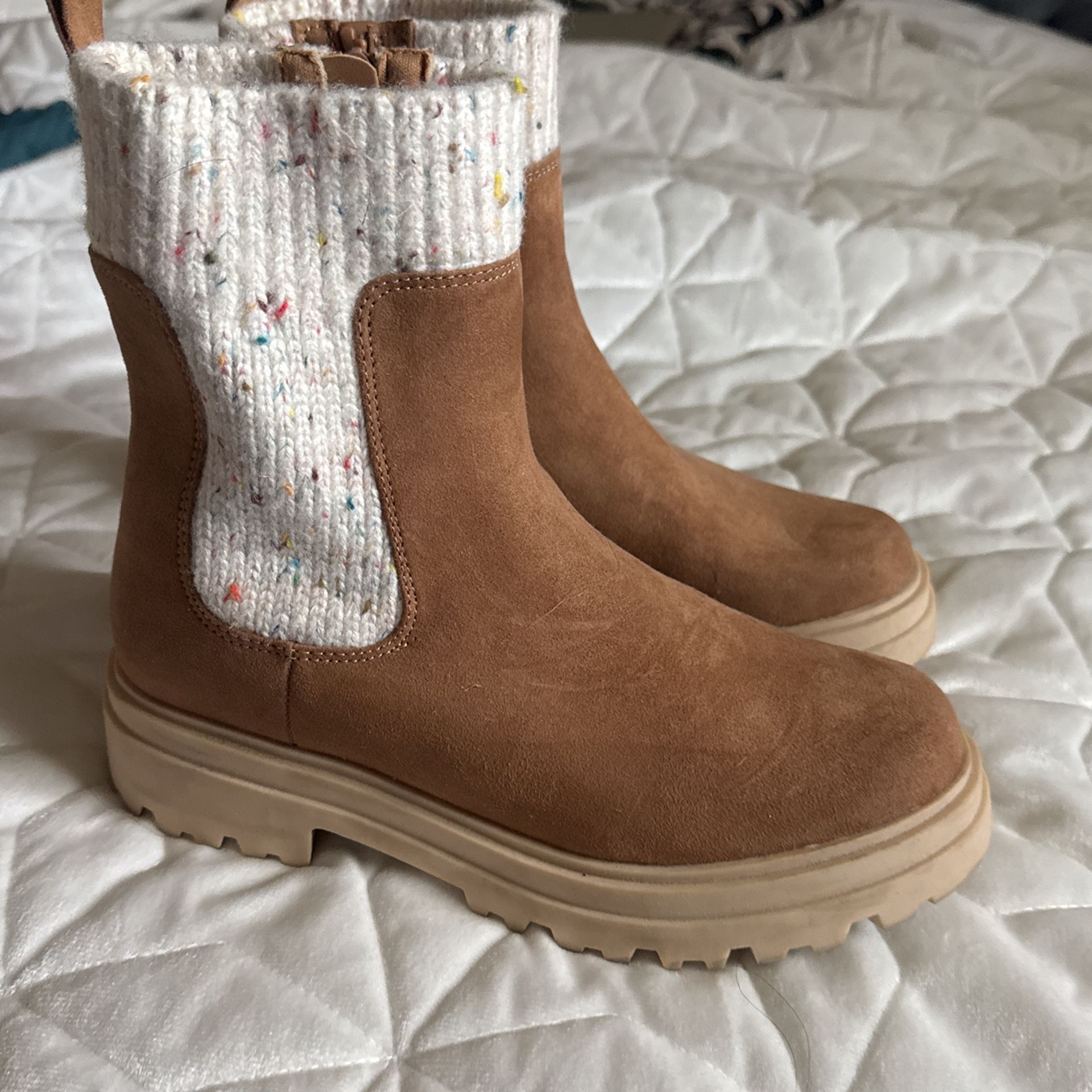 Girls Boots .. 