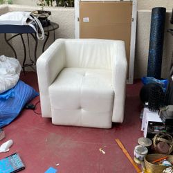 Beautiful Single Sofa Chair Very Comfortable Elegant White Color Clean Gorgeous Style Lightweight Easy To Carried 