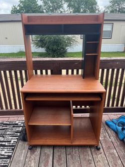 Rolling desk