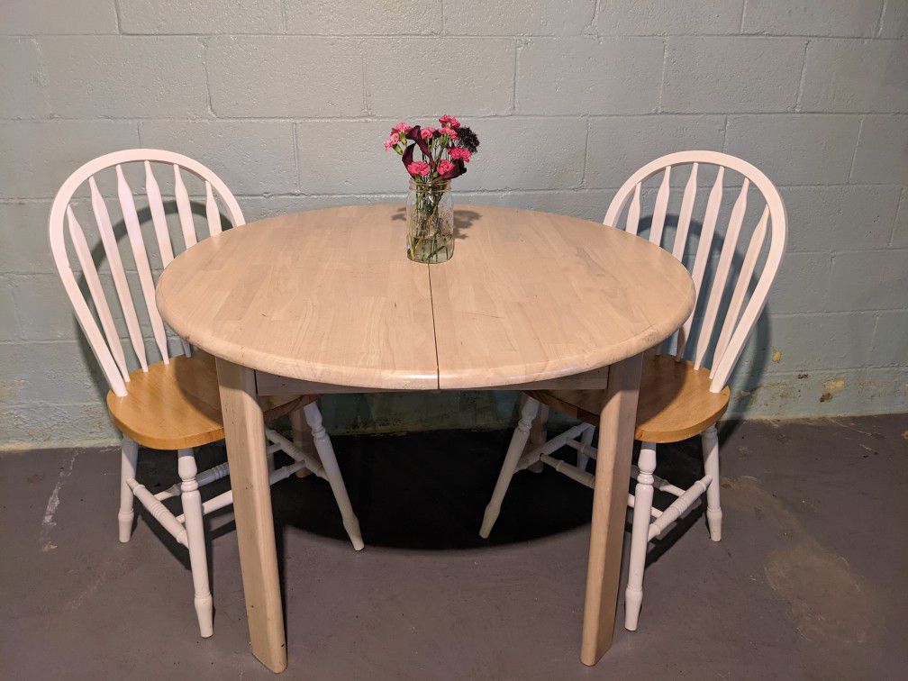 Round Kitchen Table With 2 Chairs
