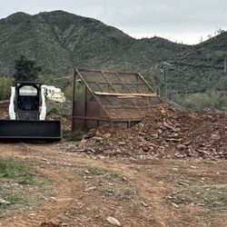 84” Bobcat Skid Steer Bucket. Excellent Condition. As New. Holds A Lot Of Material. 