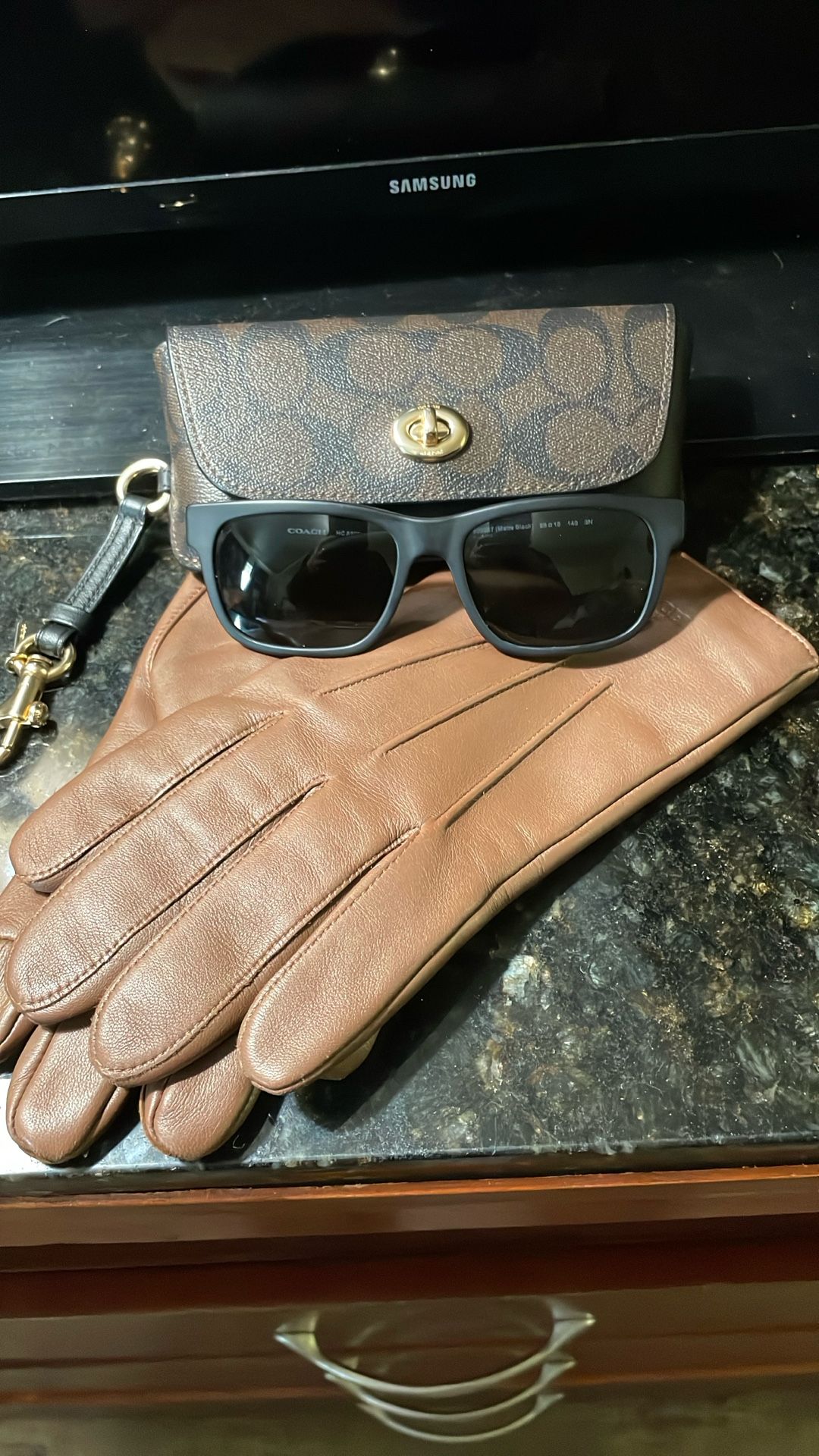 Coach Sunglasses/case/glove Set