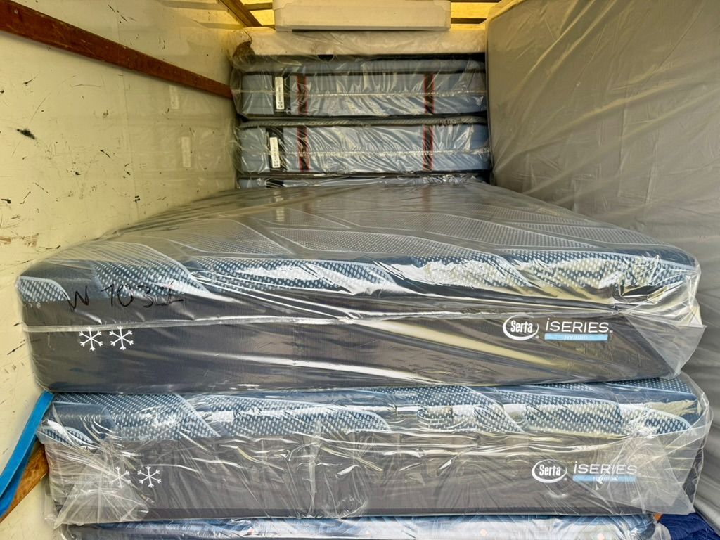 LIKE NEW! Serta iseries Hybrid Queen Mattress - Delivery Available 