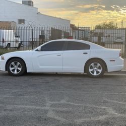 2013 Dodge Charger SE 