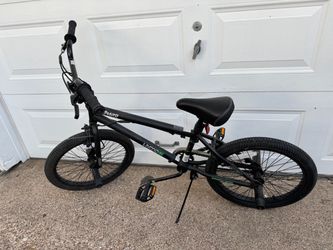 Two Kid Bikes Hyper 20" Boy's Spinner BMX Bike & Huffy 20" Rock It Kids' Bike