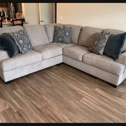 Bovarian Sectional Couch/ Living Room 🌟 New Brand Ashley 🌟 Fastest Delivery 🚚  Financing Options💵