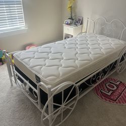 Twin Princess Bed In Mint Condition