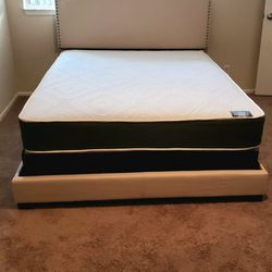 NEW Queen MATTRESS and BOX SPRING. Bed frame not included👍