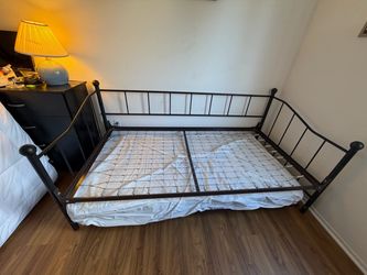 Trundle Bed (Twin) w/ x2 mattress