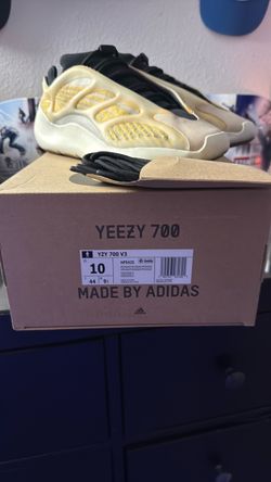 Adidas Yeezy 700 V3 Safflower Size 10