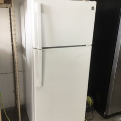 General Electric Top Freezer Fridge White