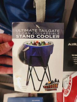 ULTIMATE TAILGATE
72-CAN COLLAPSIBLE
STAND COOLER