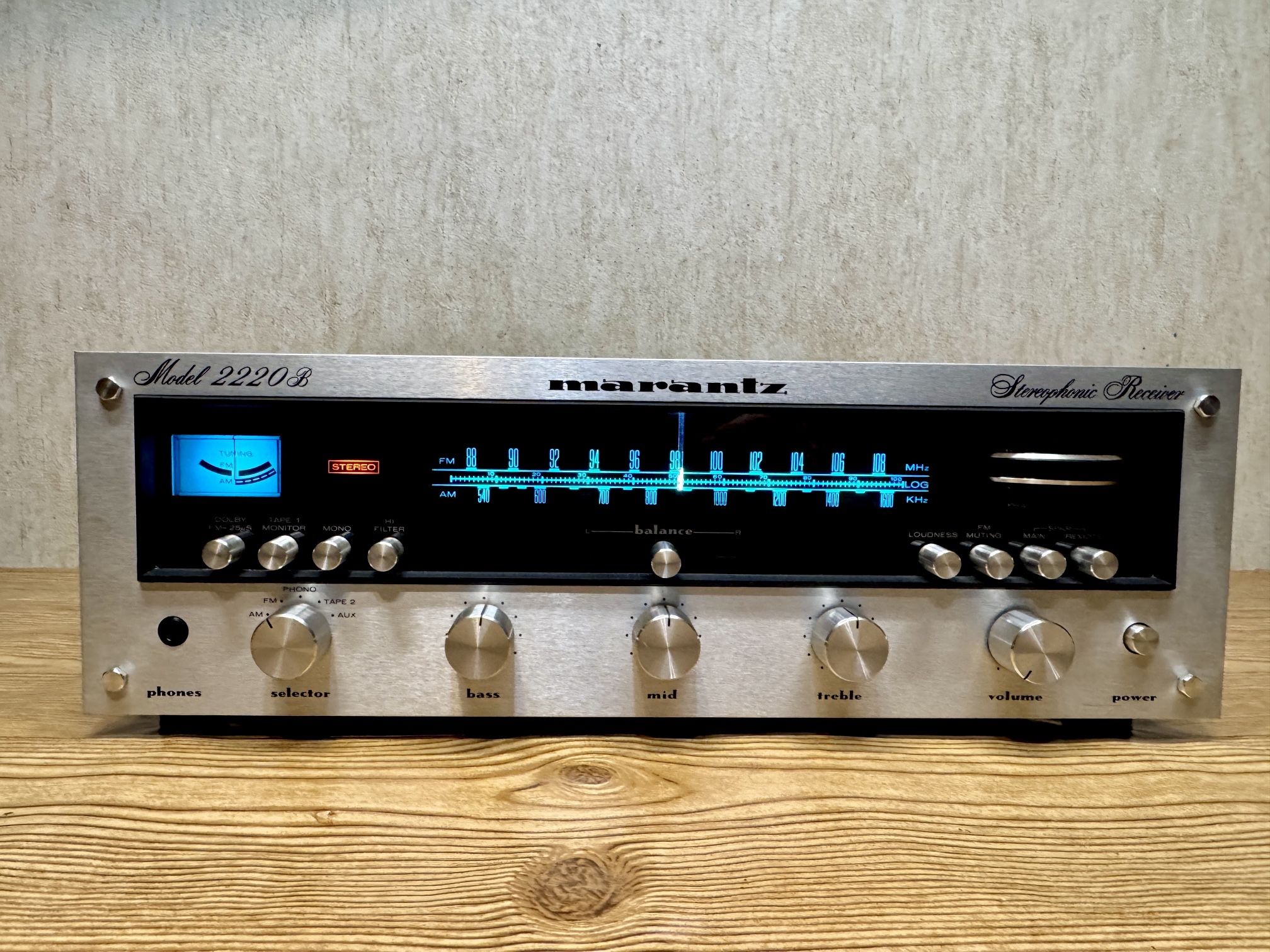Vintage Marantz 2220B Stereo Receiver *Serviced*