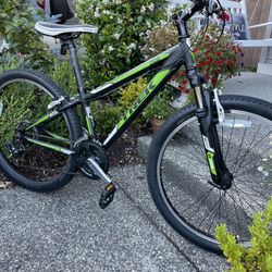 TREK 3500 In Excellent Condition for Sale in Snohomish WA OfferUp