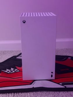 Xbox Series X 1TB Digital Edition White Bundle – 3 Controllers