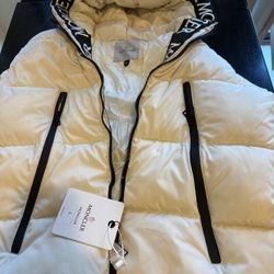 MONCLER WHITE/MENS WOMANS EXCLUSIVE 