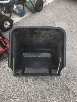 Rolling lawn mower plastic catcher