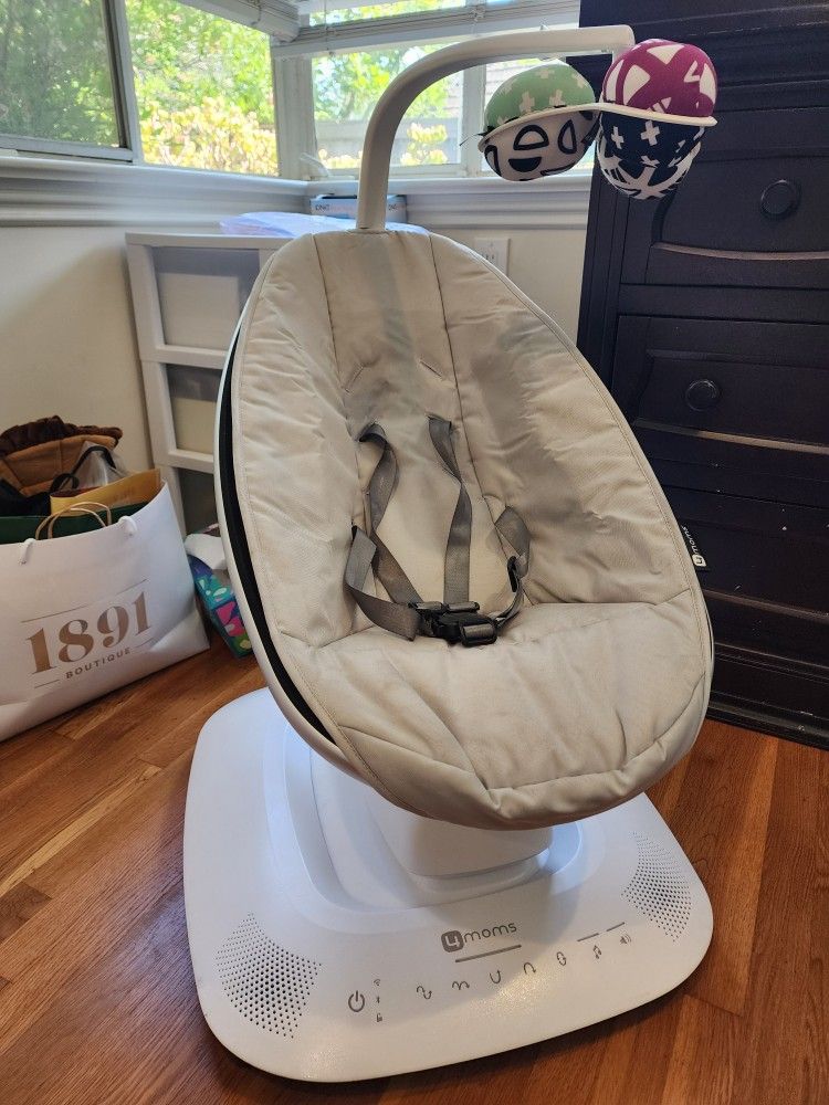MamaRoo Multi-motion Baby Swing - By 4MOMS