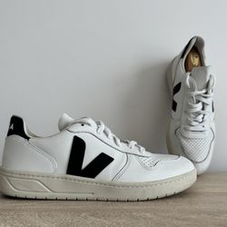 Veja V-10 Men Size 10 White Black V Logo Leather Sneakers
