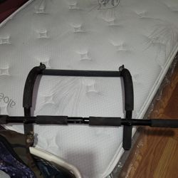 Pull Up Bar