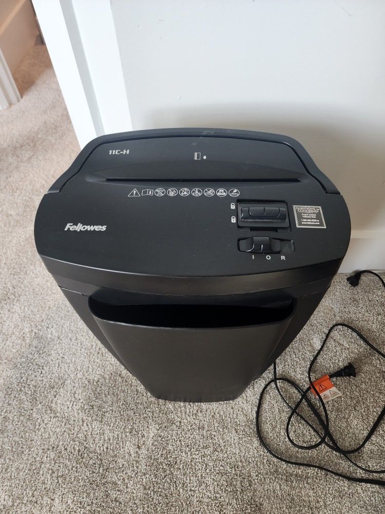 Paper Shredder Like New!!