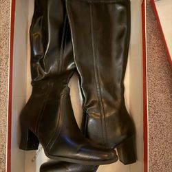 Women’s Size 5 Black Knee-high Heeled Boots