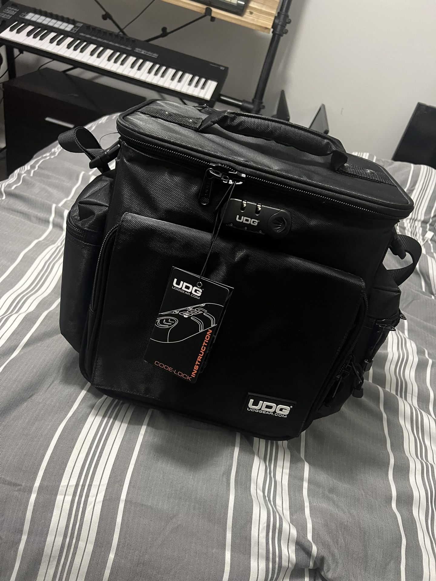 UDG Ultimate Slingbag Trolley Black, Orange Inside MK2