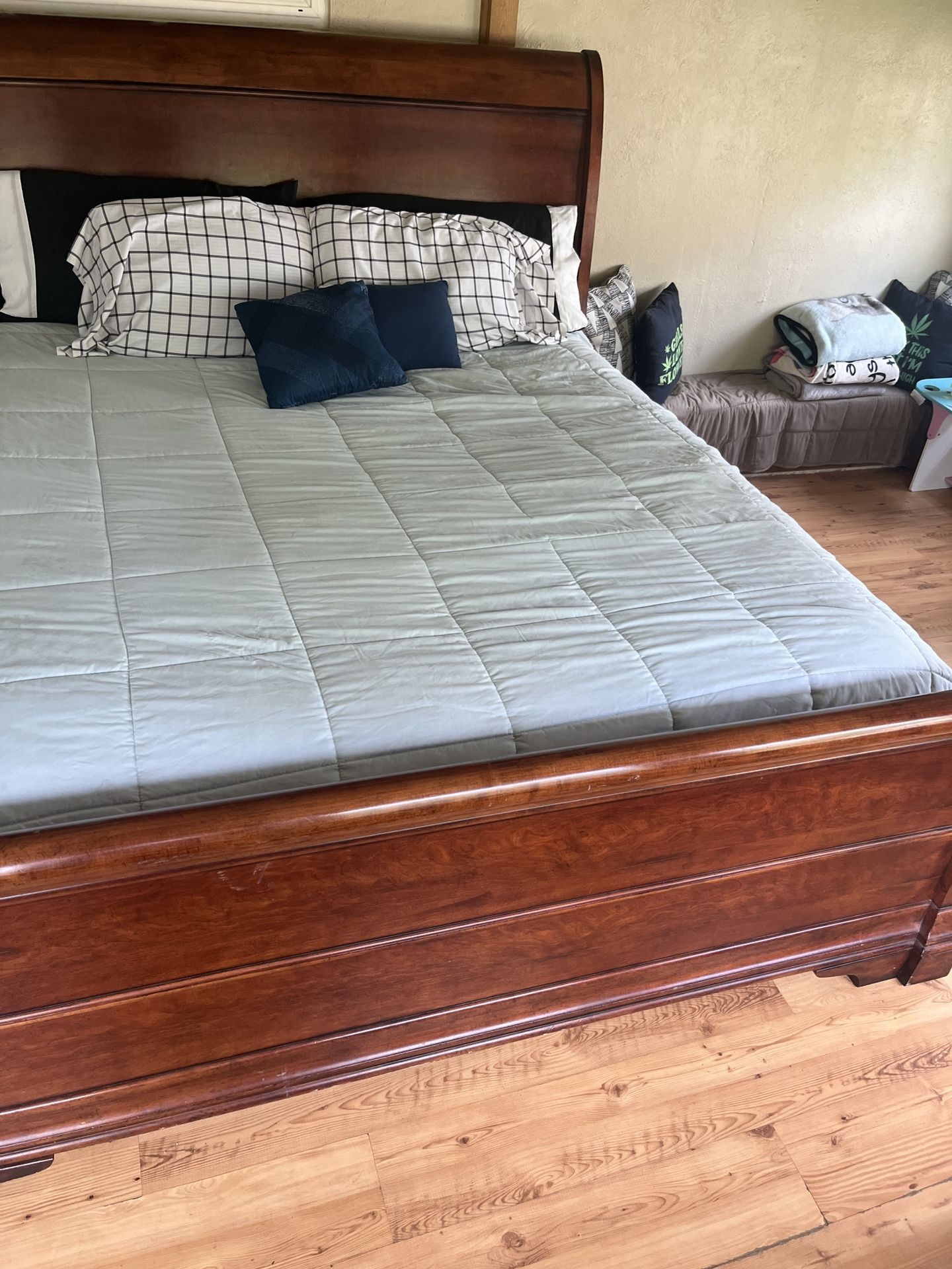 Cali King Mattress And Bed Frame
