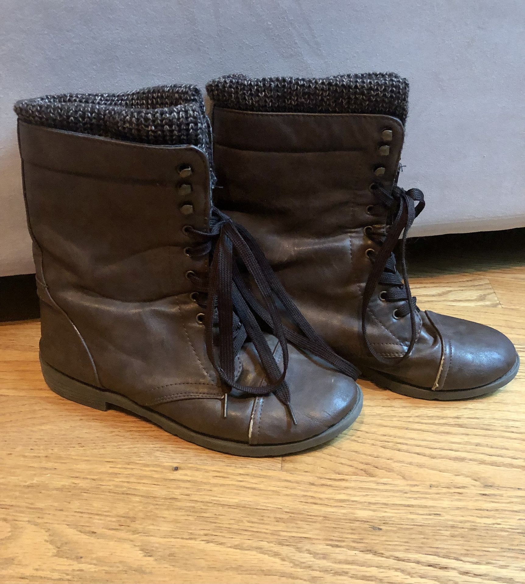 Ladies Brown Boots Size 9